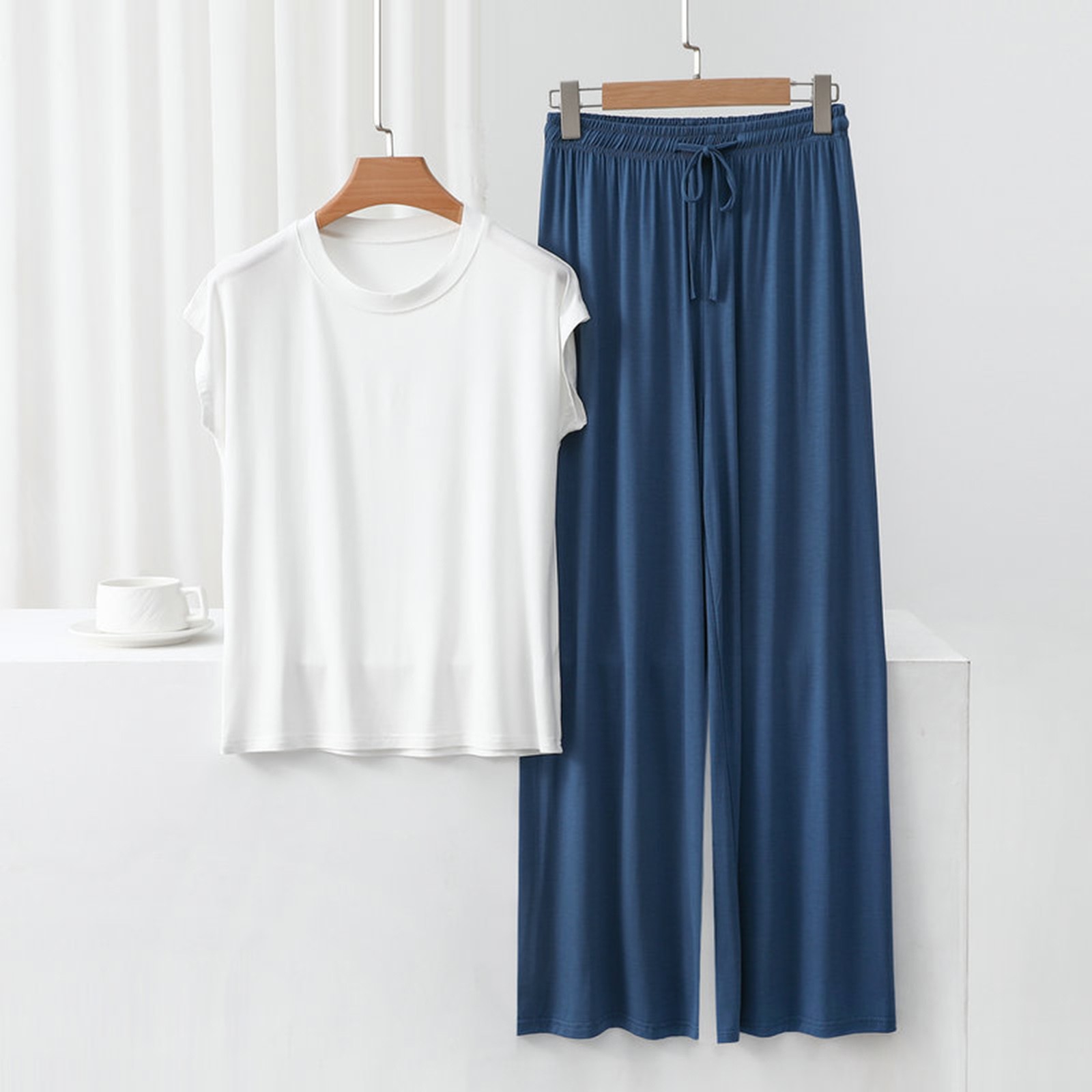 thumbnail image 2 of Conjunto de pijama holgado para mujer: camiseta de manga corta y pantalones con cordón, poliéster y spandex, para todas las estaciones, tallas M-XXL., 2 of 4